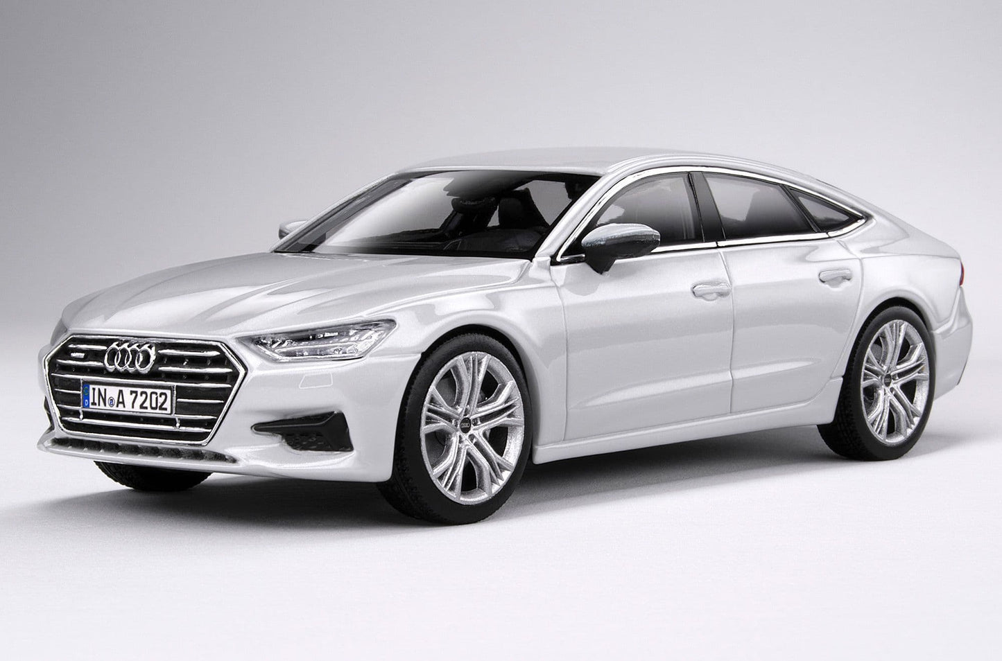 IScale 5011707031, 1:43 Scale Audi A7 (2017) Sportback Glacier White, Audi Packaging
