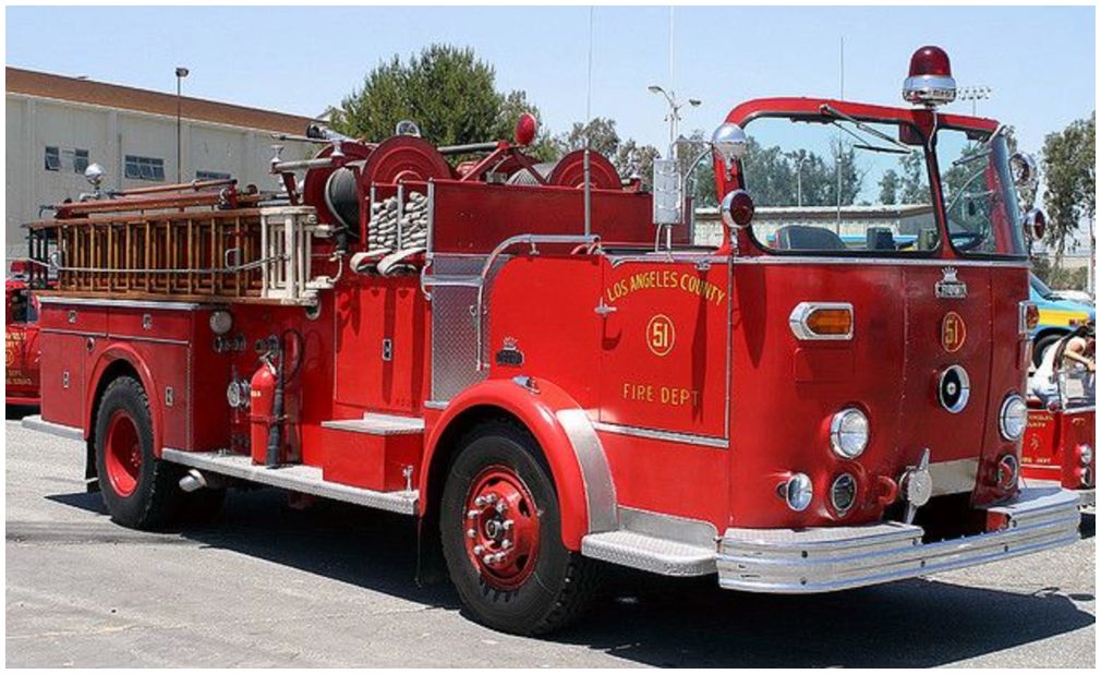 Iconic Replicas 870685 Crown FireCoach: LACoFD Los Angeles County of Fire Dept Engine 51 1965 1:87 Scale *PRE ORDER £53.09*