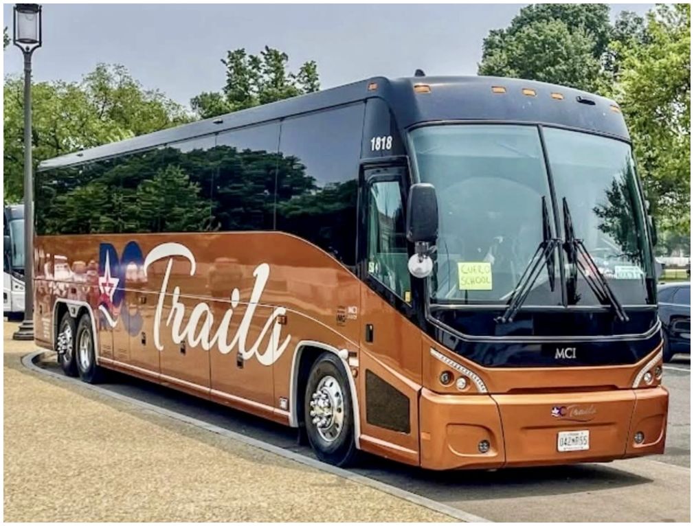 Iconic Replicas 870688 MCI J4500 Coach: DC Trails 1:87 Scale *PRE ORDER £50.39*