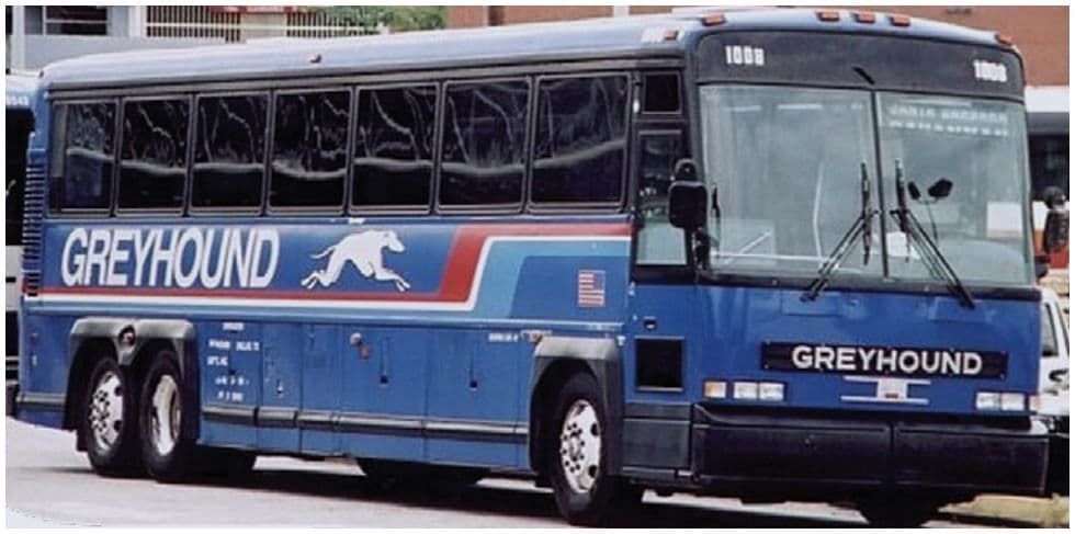 Iconic Replicas 870620 MCI D4000 Coach: Greyhound Blue  1:87 Scale *PRE ORDER £50.39*