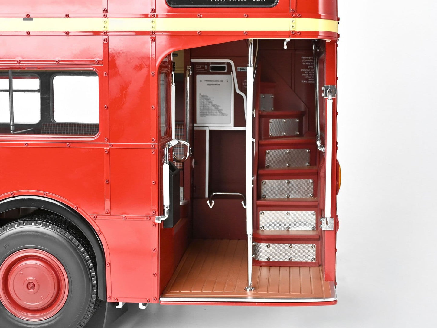 IXO Collections 1/12 Scale Routemaster Bus, Highly Detailed Metal & Plastic Kit.