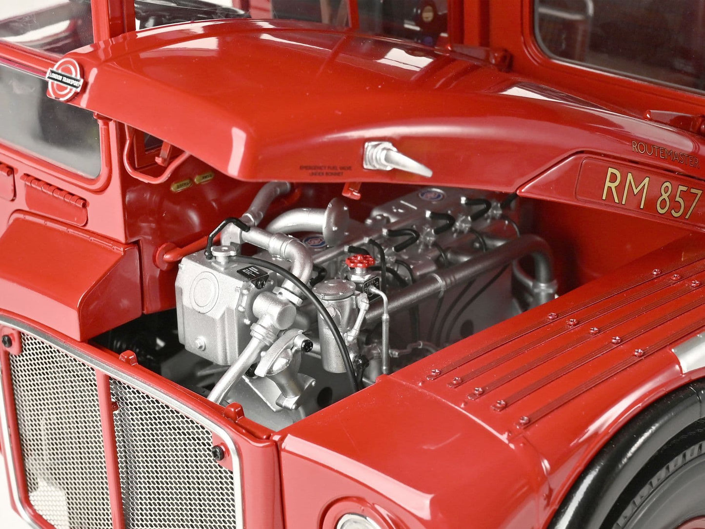 IXO Collections 1/12 Scale Routemaster Bus, Highly Detailed Metal & Plastic Kit.