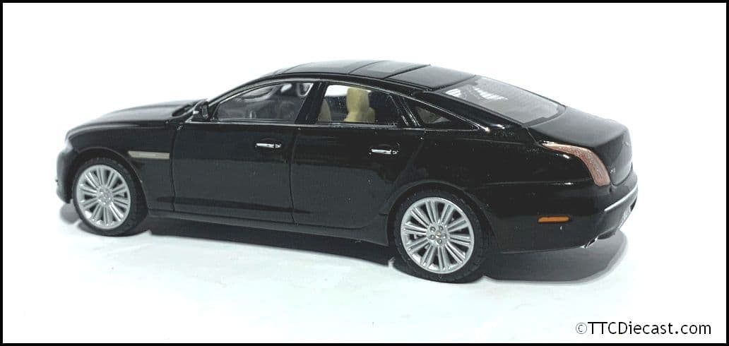 IXO JDCAXJ Jaguar XJ, Amethist Black, 1:43 Scale