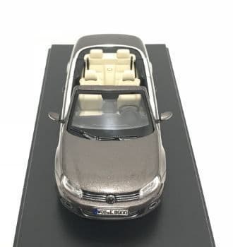 Kyosho 1Q1099300B8R, 1:43 Scale VW Eos 2011, Black Oak met. (Met Brown), DEALER PACKAGE