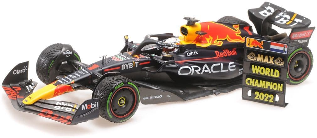 Minichamps 110 221801 RBR RB18 Max Verstappen Winner Japanese GP 2022 w/Pitboard World Champion