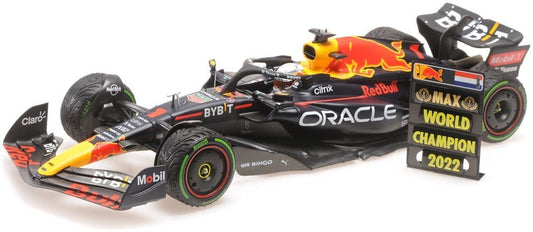 Minichamps 110 221801 RBR RB18 Max Verstappen Winner Japanese GP 2022 w/Pitboard World Champion
