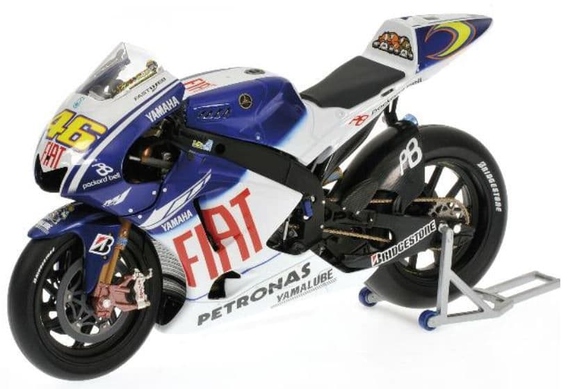 Minichamps 122 093246 Yamaha YZR-M1 Team Fiat Yamaha Valentino Rossi World Champion MotoGP 2009