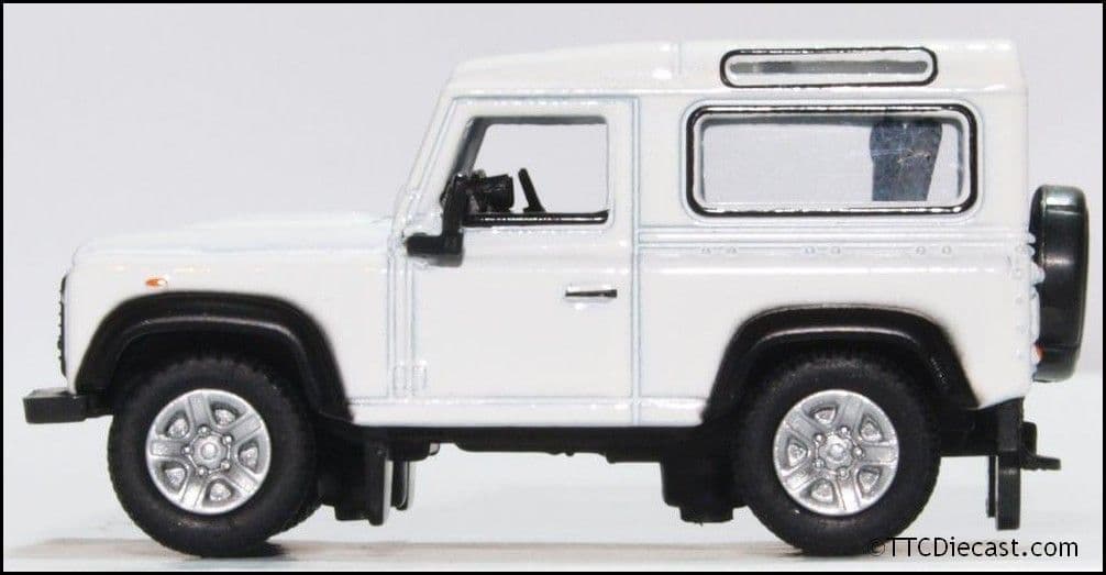 Oxford 76LRDF012 Land Rover Defender 90 Station Wagon White