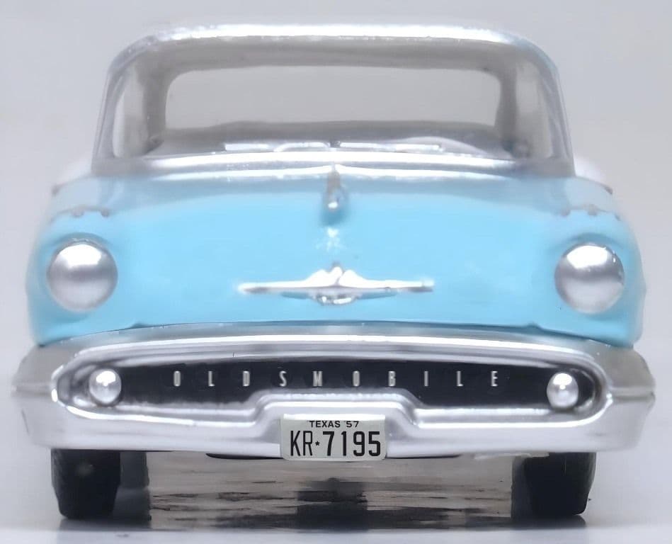 Oxford 87OC57002 Oldsmobile 88 Convertible 1957 (Roof Up) - Banff Blue/Alcan White - 1/87 Scale