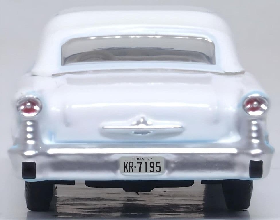 Oxford 87OC57002 Oldsmobile 88 Convertible 1957 (Roof Up) - Banff Blue/Alcan White - 1/87 Scale