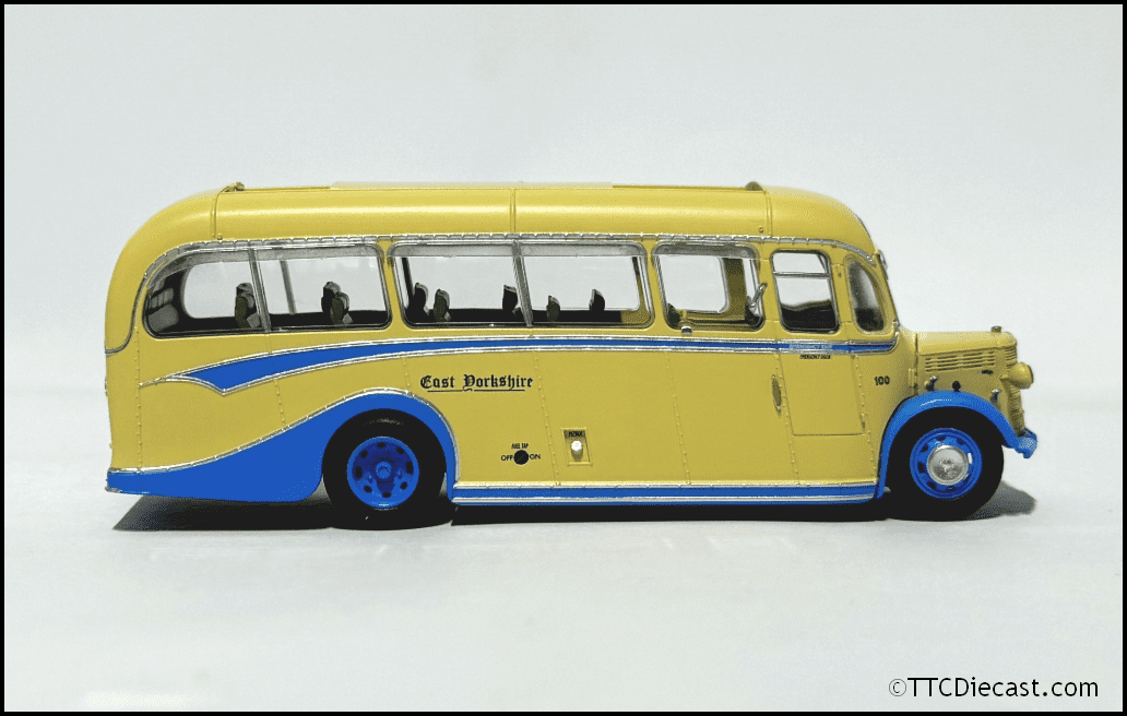 Rapido 920012 Bedford OB Duple Vista, East Yorkshire, TTCDIECAST EXCLUSIVE, 1:76 Scale