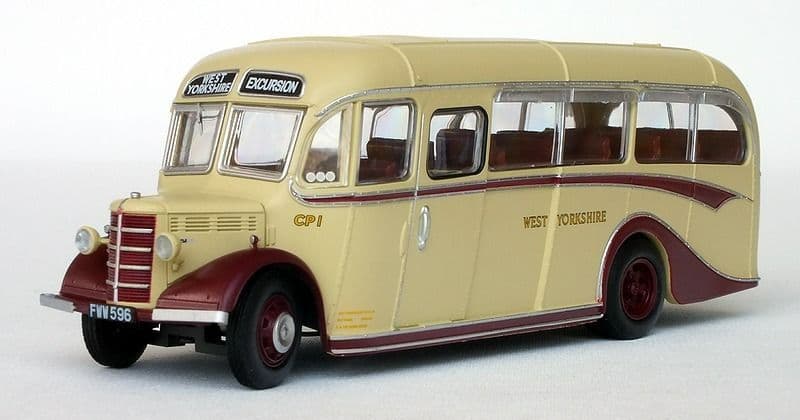 Rapido 920009 Bedford OB Duple Vista, West Yorkshire Road Car Co, 1:76 Scale *LAST FEW*