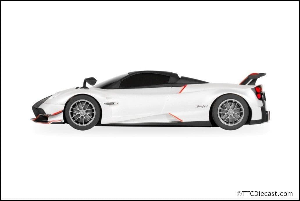 Scalextric C4399 Pagani Huayra BC Roadster Metallic Pearl White