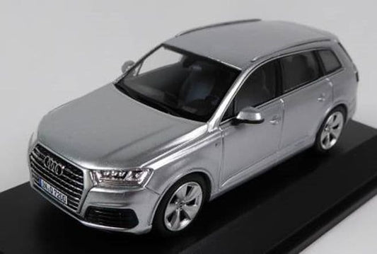 Spark 5011407613, 1:43 Scale Audi Q7, Foil Silver, Audi Main Dealer Packaging